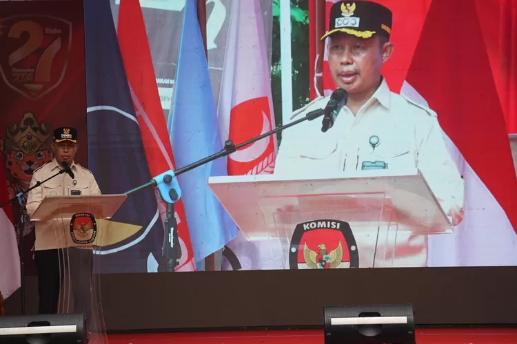 Pj Bupati Bogor Asmawa Tosepu saat deklarasi damai di halaman kantor KPU Kabupaten Bogor, Selasa, 24 September 2024. (Arifin/Metropolitan)