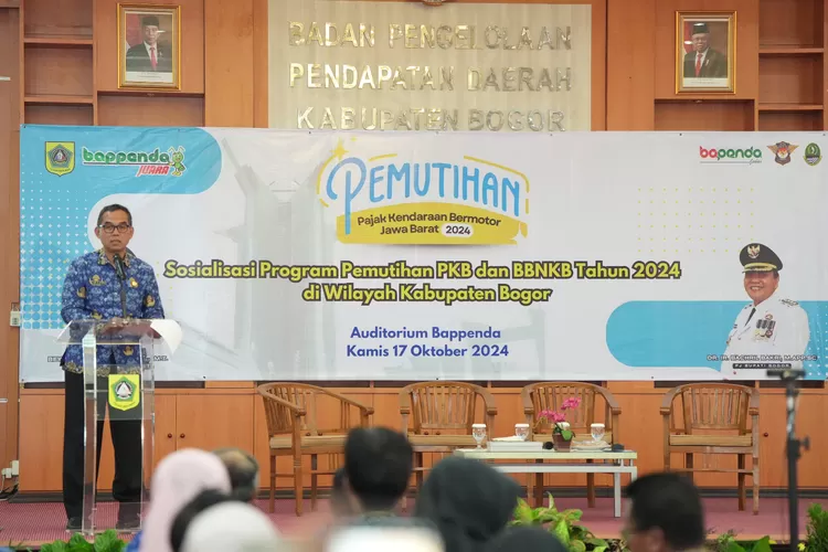 Sosialisasi Program Pemutihan Pajak Kendaraan Bermotor (PKB) dan Bea Balik Nama Kendaraan Bermotor (BBNKB) tahun 2024 di wilayah Kabupaten Bogor di Auditorium Kantor Badan Pengelolaan Pendapatan Daerah (Bappenda), Cibinong, Kamis, 17 Oktober 2024. (Humas Pemkab Bogor)