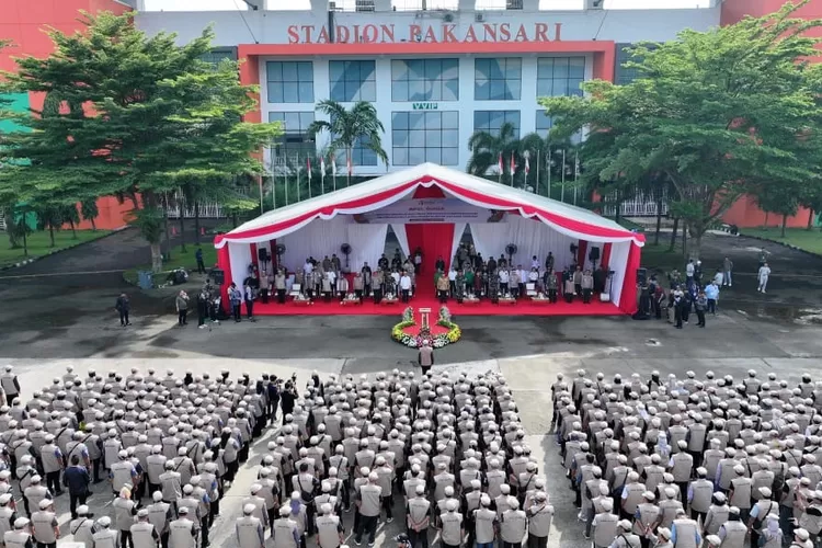 Apel Siaga Masa Tenang, Pemungutan dan Penghitungan Suara pada Pilkada 2024 se-Provinsi Jawa Barat di Stadion Pakansari Cibinong, Kabupaten Bogor, Jumat, 22 November 2024. (Diskominfo)