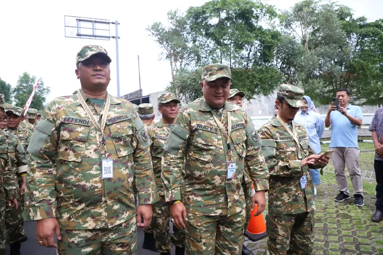 Bupati Bogor Rudy Susmanto (tengah) saat mengikuti retret di Akademi Militer Magelang, Jawa Tengah, tanggal 21 hingga 28 Februari 2025. (Diskominfo)