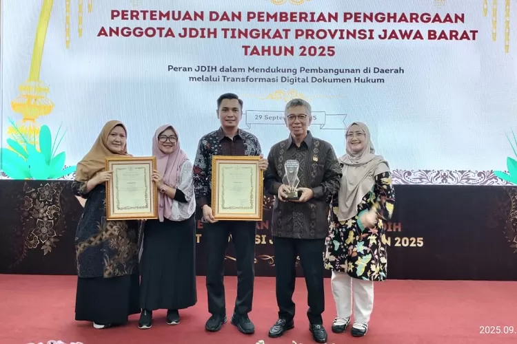 JDIH Kabupaten Bogor menerima dua penghargaan dalam ajang pertemuan dan penghargaan JDIH Tingkat Provinsi Jawa Barat 2025 (Ist)