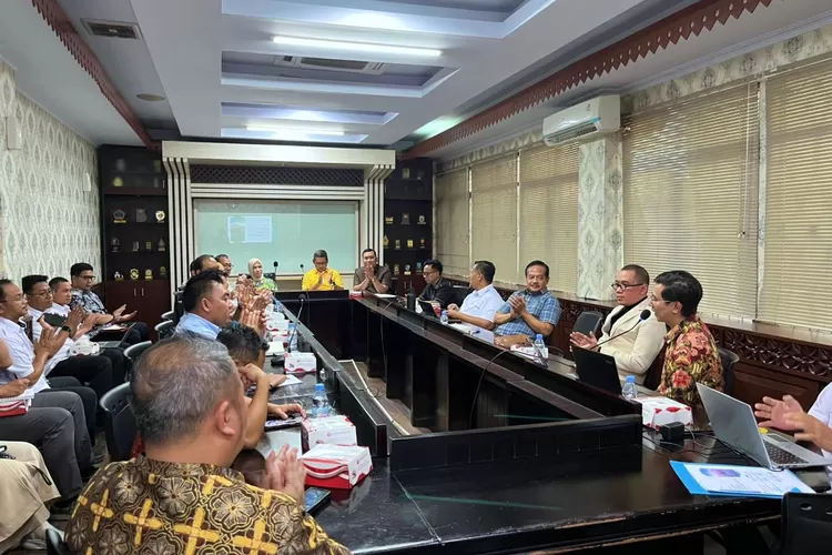 Bapemperda DPRD Kota Bekasi gelar rapat membahas Propemperda tahun 2025 (Humas DPRD Kota Bekasi)