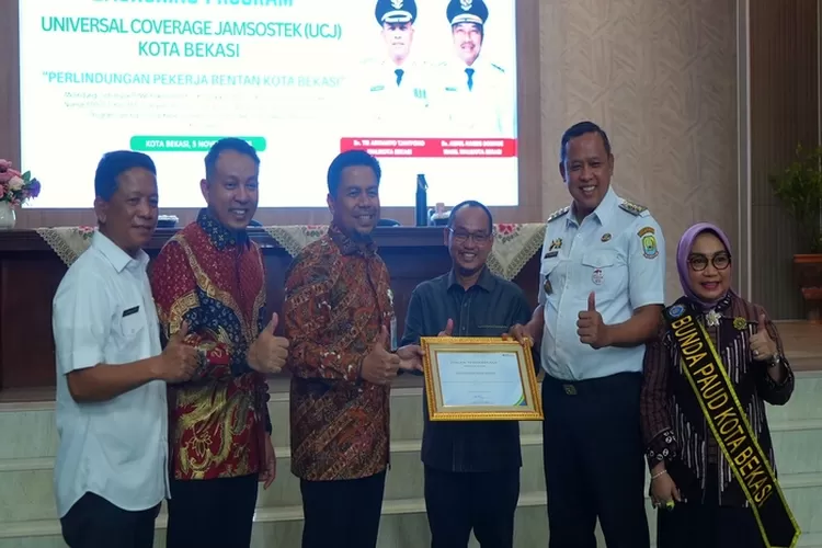 DPRD Kota Bekasi menyatakan dukungannya kepada Pemkot Bekasi untuk menyediakan perlindungan sosial bagi pekerja rentan. (Ist)