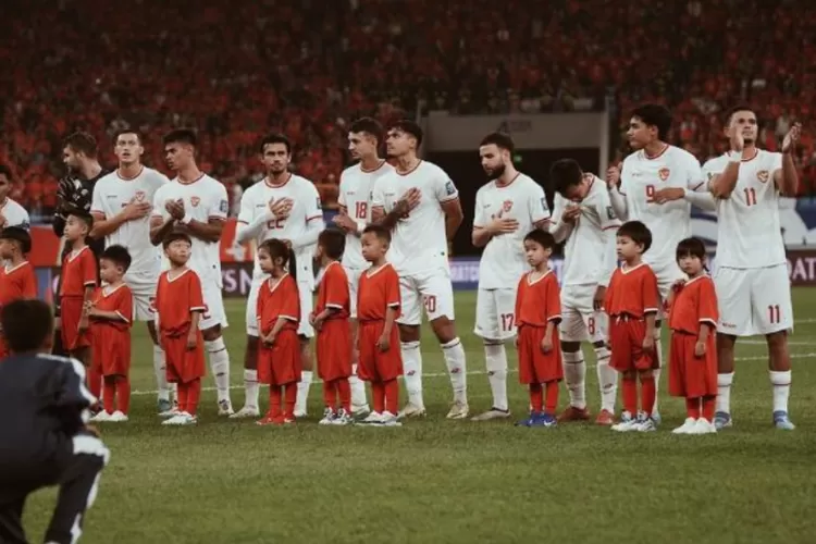 Potret Para Pemain Timnas Indonesia yang diturunkan Pelatih Shin Tae-yong di laga kontra China di ajang Kualifikasi Babak Ketiga Piala Dunia 2026. (Instagram.com/@messhilgerss)