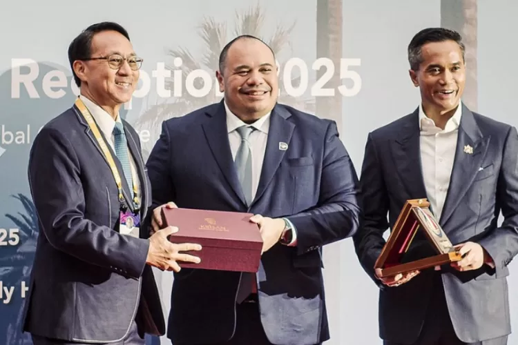 Chief Investment Officer Badan Pengelola Investasi Danantara, Pandu Sjahrir (Tengah). (Instagram/pandusjahrir) (Laros.ID)