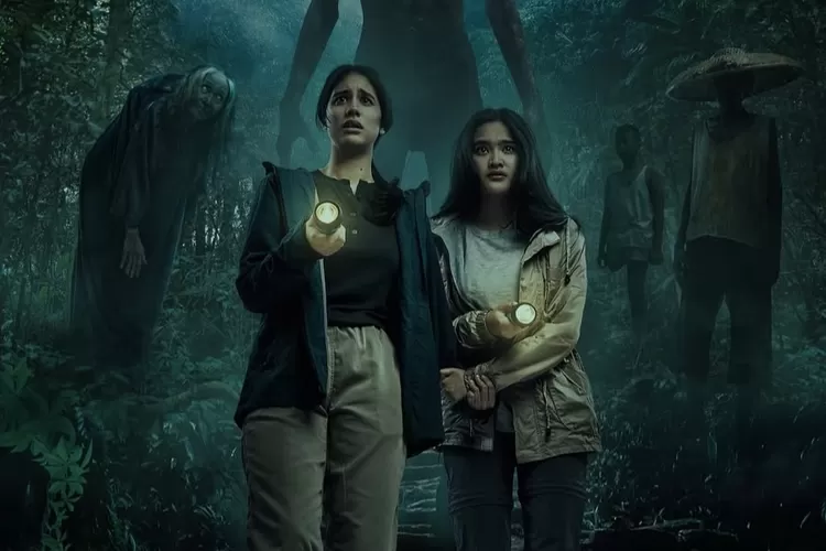 Film Petaka Gunung Gede dibintangi oleh sejumlah aktris kenamaan Tanah Air seperti Arla Ailani yang berperan sebagai Maya dan Adzana Ashel yang berperan sebagai Ita. (foto: AdaTah/Instagram @petakagununggede)