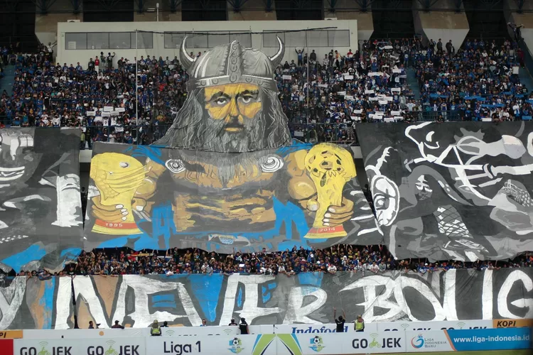 Ilustrasi; Viking Persib Fan Club, dalam sebuah pertandingan. (Arien NK/maungbandung)