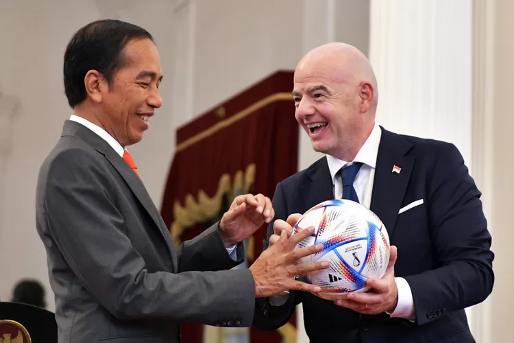Prseiden Jokowi dan Giovanni Vincenzo Infantino Presiden FIFA (Setkab.go.id)