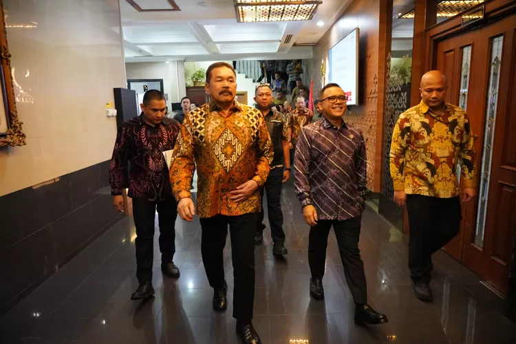 Jaksa Agung ST Burhanuddin temui Menteri PAN-RB Abdulah Azwar Anas bahas Badan Perampasan Aset
