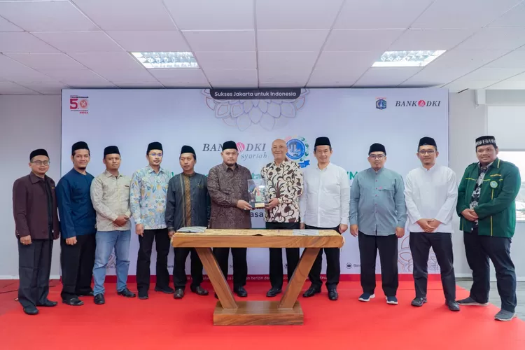 BUMD nomor satu Pemprov DKI Jakarta  bekerjasama dengan Himpunan Ekonomi  Bisnis Pesantren  memberikan  dukungan  penguatan  ekonomi syariah bagi masyarakat di lingkungan pesantren di Jakarta Raya. 