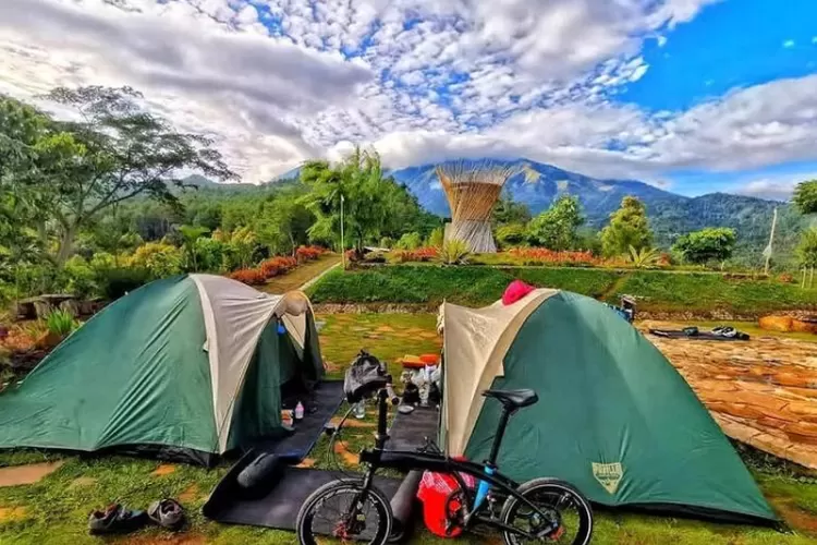5 Tempat Wisata Viral di Nganjuk, Jawa Timur, yang Menawarkan Banyak Spot Foto Keren (Foto: Instagram.com/plazabukitsurga_nganjuk)