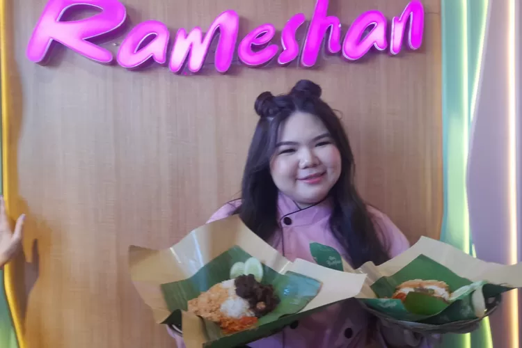 Shani Amelia, konten kreator yang dikenal dengan aksi lucunya di Instagram dan Tik Tok mewujudkan mimpinya dengan membuka brand restoran yaitu Rameshan di Gading Serpong Tangsel. (Sadono )