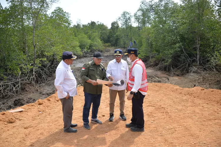 Menhub Budi Karya Sumadi lakukan pengecekan lokasi Bandara IKN jelang peletakan batu pertama