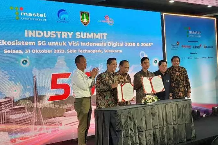 Acara Industry Summit Percepatan Ekosistem 5G di Solo Techno Park yang dihadiri sejunlah menteri dan Wali Kota Solo  (Endang Kusumastuti)