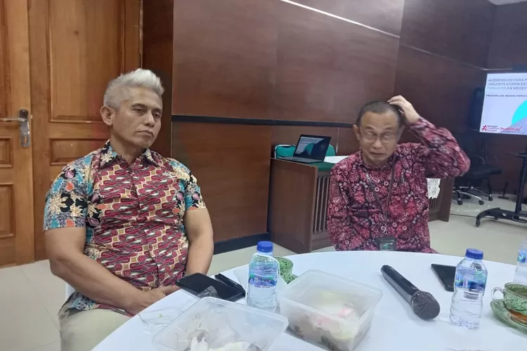 Humas PN Jakarta Utara Maryono saat dampingi Ketua PN Jakarta Utara  Khamim Thohari
