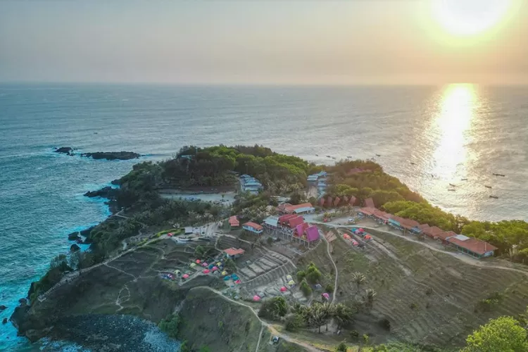 Rekomendasi 8 Pantai Viral di Kebumen yang Wajib Dikunjungi untuk Liburan yang Mengesankan (Foto: Instagram.com/rendrags_)
