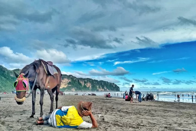 Rekomendasi 4 Pantai Terindah di Jogja, Destinasi Wisata Pesisir Samudra Hindia yang Tak Boleh Dilewatkan (Foto: Instagram.com/ wisatapantaiparangtritis)