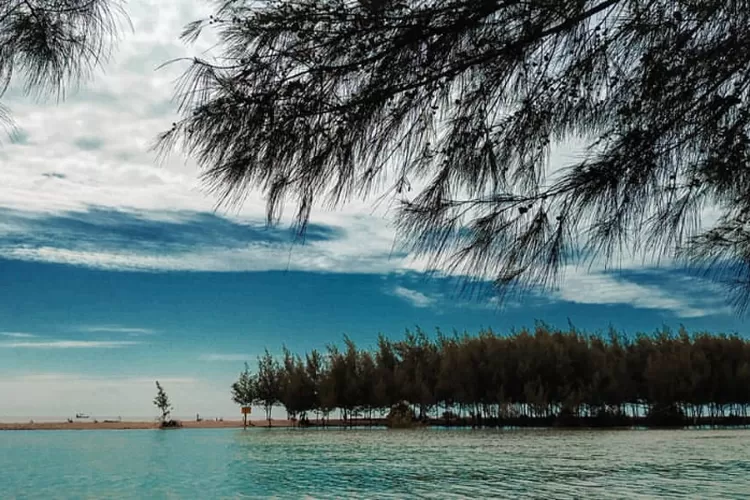 Rekomendasi 3 Pantai Viral dan Eksotis di Tuban yang Wajib Dikunjungi (Foto: Instagram.com/pantairemen)
