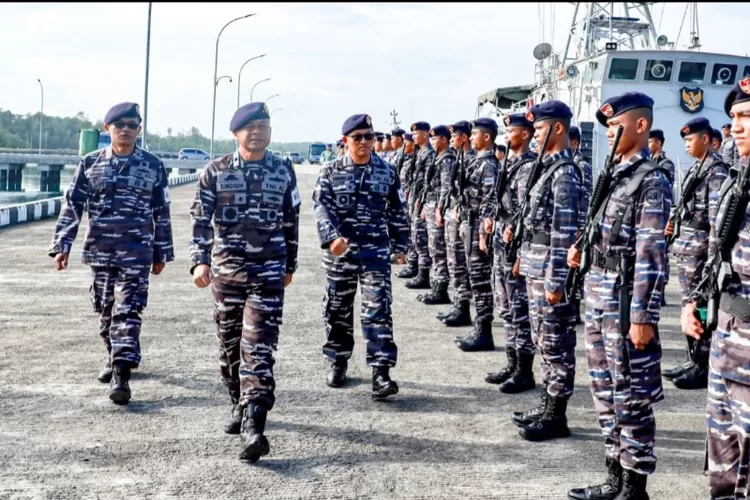 Kepala Staf Koarmada III Pimpin Apel Gelar Pasukan Latihan Pengamanan VVIP  (Dispen Koarmada III )
