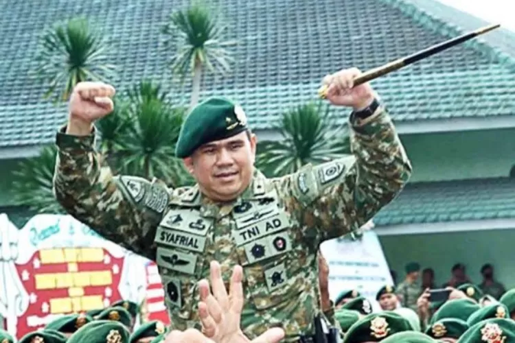 Pangdam XVI Pattimura Tegas Anggota Terlibat Politik Praktis harus Keluar dari TNI  (Pendam XVI Pattimura)