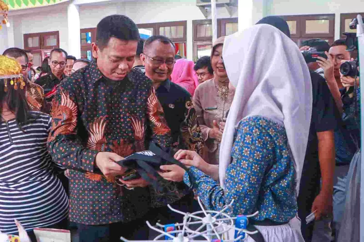 Sekda Provinsi DKI Jakarta  Joko Agus Setyono  membuka exspo SMK  di DKI Jakarta , Kamis (9/11/2023).