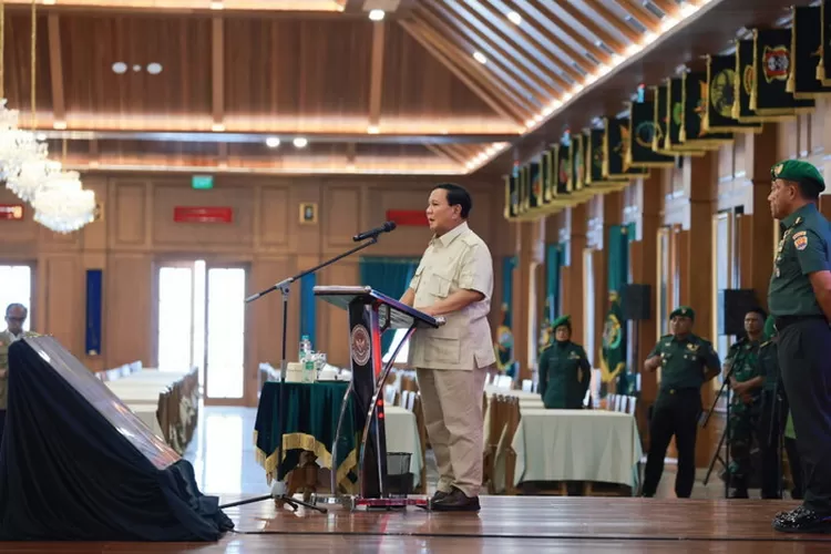 Menteri Pertahanan RI Prabowo Subianto meresmikan Ruang Makan Husein Akademi Militer di Magelang, Jawa Tengah, Kamis (9/11/2023). Foto: Humas Kemhan