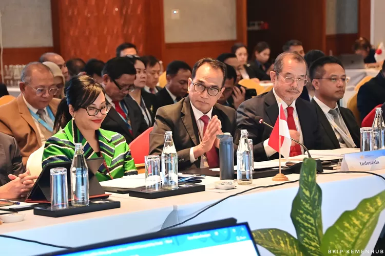 Menhub dalam pertemuan pemimpin transportasi se-ASEAN di Laos