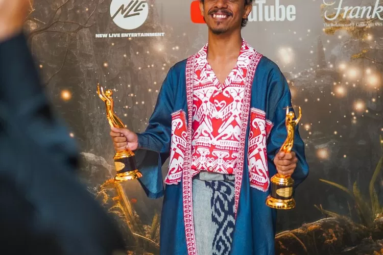 Profil Dan Biodata Raim Laode Pencipta Lagu Komang Berhasil Meraih 2 Penghargaan AMI Awards 2023 (Instagram: @raimlaode)