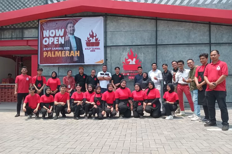 Peluncuran Rojo Sambel si Aa di Palmerah,  yang merupakan cabang ke sekian di Jakarta dan telah siap mengundang para penikmat kuliner dengan menu khasnya. (Sadono )
