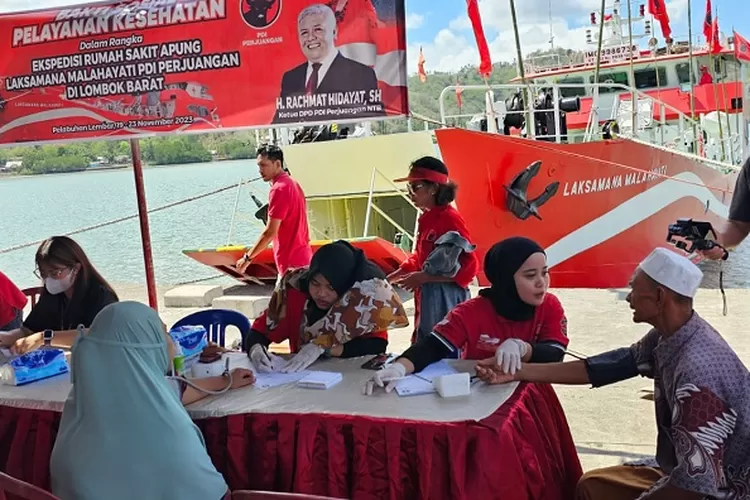 RS Apung Laksamana Malahayati melayani Bakti Sosial dan Pelayanan Kesehatan secara gratis kepada masyarakat Pulau Lombok. (Suara Karya/Hernawardi)