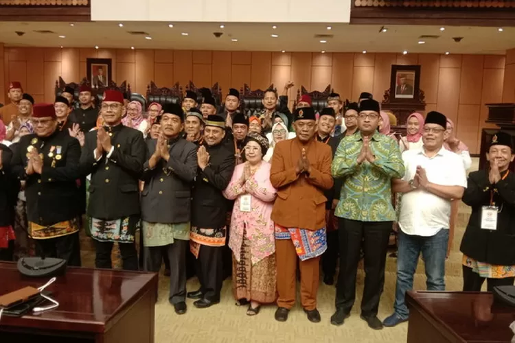 DPP Bamus Betawi Periode 2023 - 2028 menetapkan dan melantik Ekky Pitung sebagai Ketua Umum Bamus Betawi pada hari Minggu, 18 November 2023 di  Gedung Nusantara V MPR/DPR/DPD RI. Foto: Istimewa