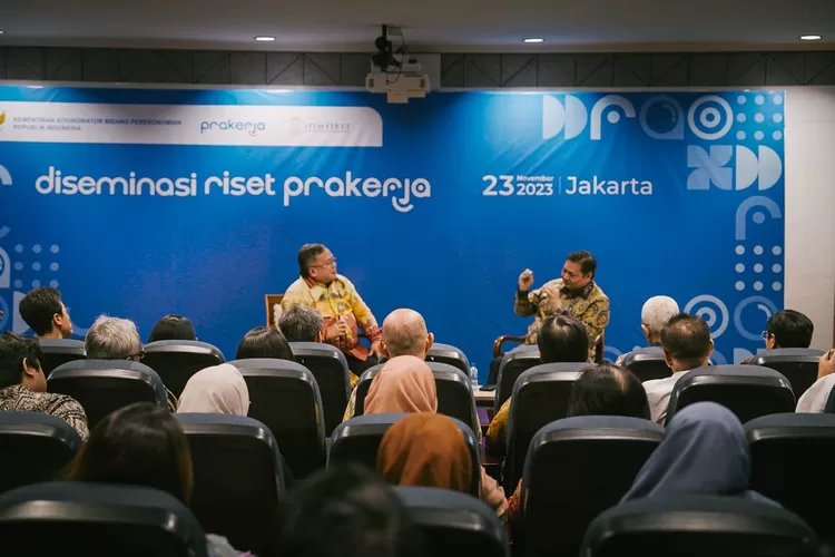 Menko Perekonomian Airlangga Hartarto menjadi pembicara diseminasi  program  kartu Prakerja di Auditorium  Kampus UI Salemba, Kamis (23/11/2023)