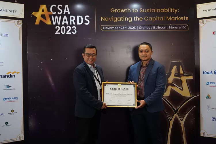 Penghargaan CSA Awards 2023 saat diterima Bank Jatim
