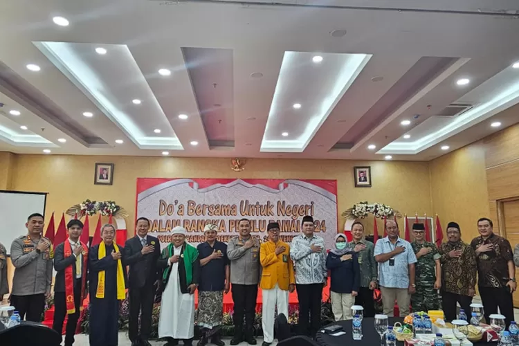 Polresta Bandara Soekarno-Hatta (Soetta) bersama para tokoh Forum Kerukunan Umat Beragama (FKUB) Kota Tangerang menggelar 'Doa Bersama untuk Negeri Dalam Rangka Pemilu Damai 2024. (istimewa )
