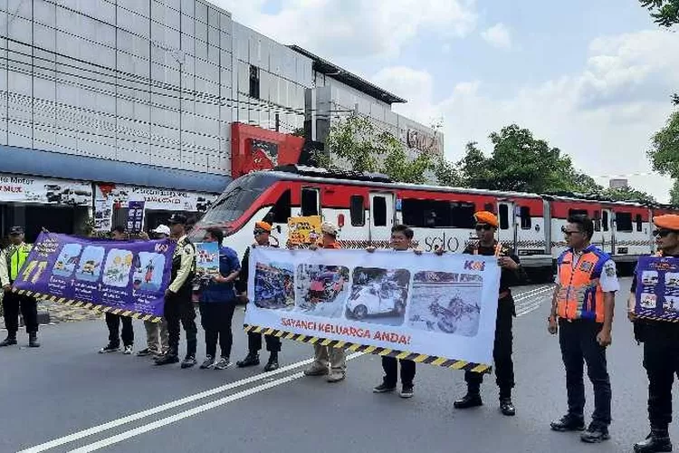 PT KAI Daop 6 Yogyakarta bersaa pihak terkait lakukan sosialisasi keamanan jalur rel Purwosari-Wonogiri (Endang Kusumastuti)