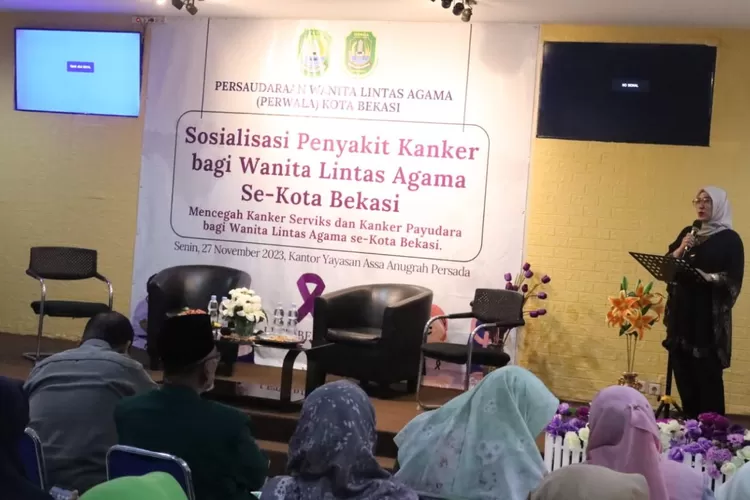 PERWALA Kota Bekasi menggelar sosialisasi penyakit Kanker bagi wanita lintas agama, Senin (27/11/2023). (FOTO: Dharma/Suarakarya.id)