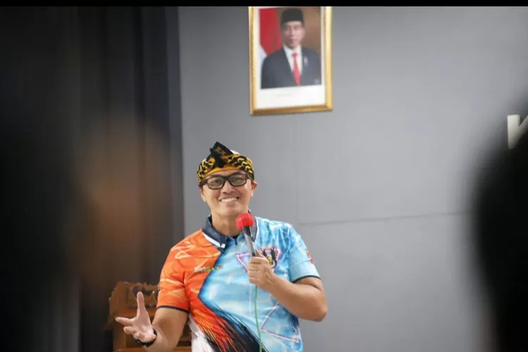 Wakil Ketua III DPRD Kota Bandung, Dr. H. Edwin Sanjaya, S.E,. M.M., menjadi narasumber dalam kegiatan Pembinaan Karang Taruna tingkat kelurahan se-Kecamatan Rancasari dan Seminar Kepemudaan, di Aula Rancasari, Kota Bandung, kemarin ini.  Nuzon/Humpro DPRD Kota Bandung.