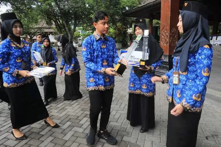 Wali Kota Solo Gibran Rakabuming Raka saat menghadiri upacara HUT Korpri di Solo (Humas Pemkot Solo)