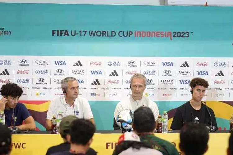 Pelatih Jerman dan Perancis saat komferensi pers pra match di Stadion Manahan Solo (Istimewa)