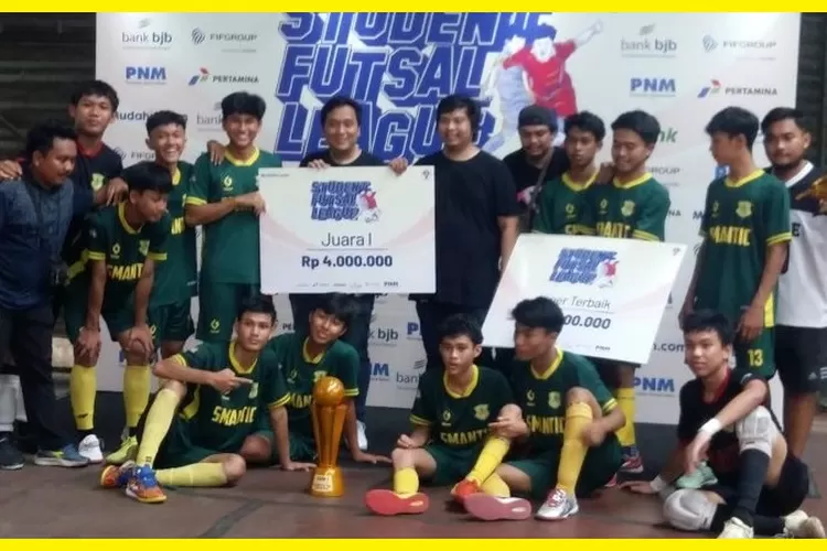 Tim futsal SMAN 3 Cibinong meraih hadiah Rp 4.000.000 setelah menjuarai Student Futsal League I/2023 (Ist)