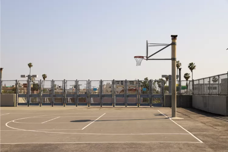 Ilustrasi contoh soal PJOK panjang dan lebar lapangan bola basket. (Foto: Kimberly Espinosa/Las Fotos Project)