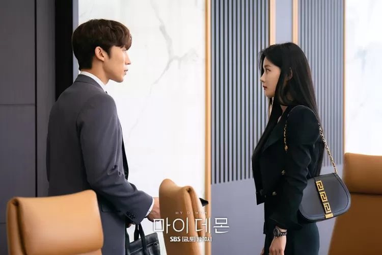 Spoiler Drama Korea My Demon Episode 5, Adegan Pertarungan Sengit dan Perubahan Tak Terduga dalam Kisah Romantis (Foto: instagram.com/ sbsdrama.official)