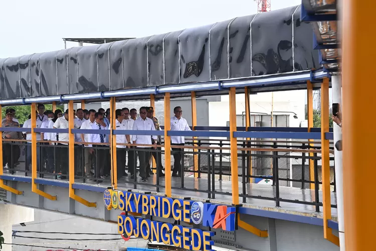 Skybridge Bojonggede, Bogor, diharapkan mendorong peningkatan pelayanan angkutan massal paling tidak dari stasiun ke terminal atau sebaliknya.