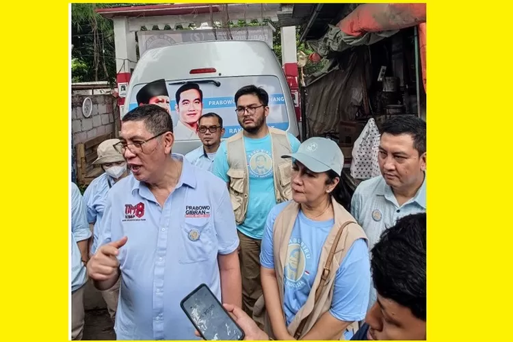 Ketua Umum RBUI, Henny Daeng Parani (tengah) memberi keterangan pers di sela peluncuran dua unit mobil Rumah Sehat Keliling didampingi Penasihat RBUI, Roy Maningkas (kiri) dan Koordinator Humas/Media RBUI, Ichdar (paling kanan). (Ist)