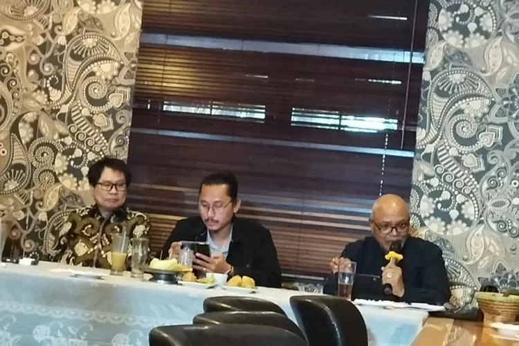 Diskusi Hukum terkait Dinasti Politik dan Nepotisme Presiden Jokowi di Batik Kuring Jakarta. (sadono )