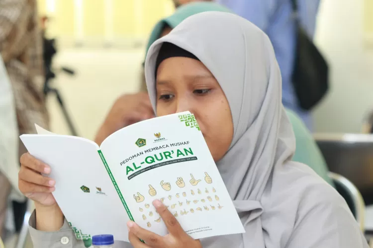 Pelatihan belajar membaca Al Quran  dengan  bahasa isyarat  oleh Baznas RI dan konsumen Alfamart.
