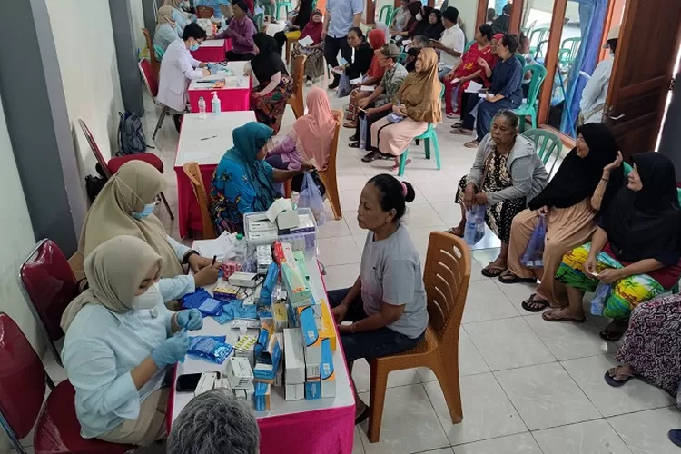 Warga Menteng, Jakarta Pusat gembira dan antusias mendapat pelayanan kesehatan lengkap dari relawan Prabowo-Gibran Rabu Biru Untuk Indonesia (RBUI), Sabtu (Ist)