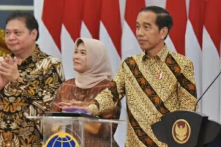 Ilustrasi: Dasi Kuning Jokowi, Alunan Yellow Coldplay, dan Totalitas Golkar Airlangga. (Tangkapan layar dari BPMI Setpres)