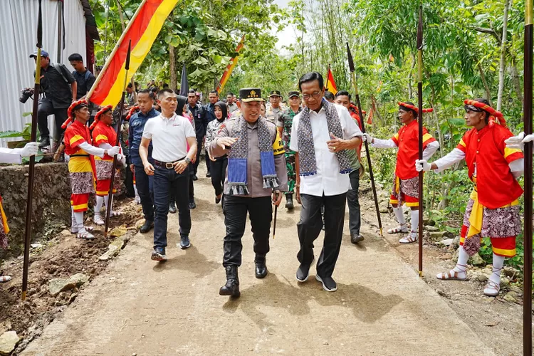 Kapolri Jenderal Listyo Sigit Prabowo meresmikan pembangunan sumur bor Polri Presisi di wilayah Gunungkidul, Daerah Istimewa Yogyakarta. (Istimewa )