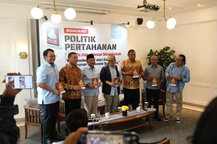 Bedah buku politik pertahanan dilaksanakan akhir pekan lalu di Jakarta.